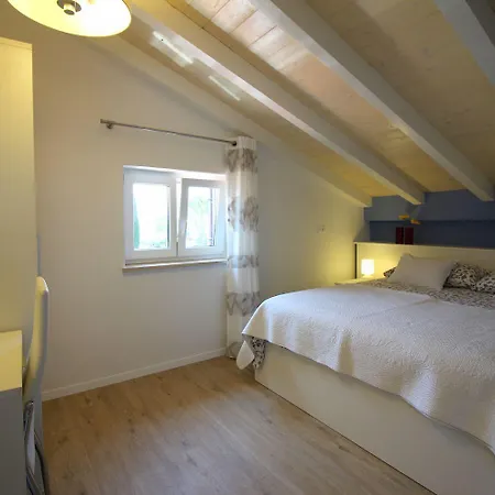 Charmantes Nur 700 Meter Zum Mit Garten, Waschmaschine, Wifi Poreč